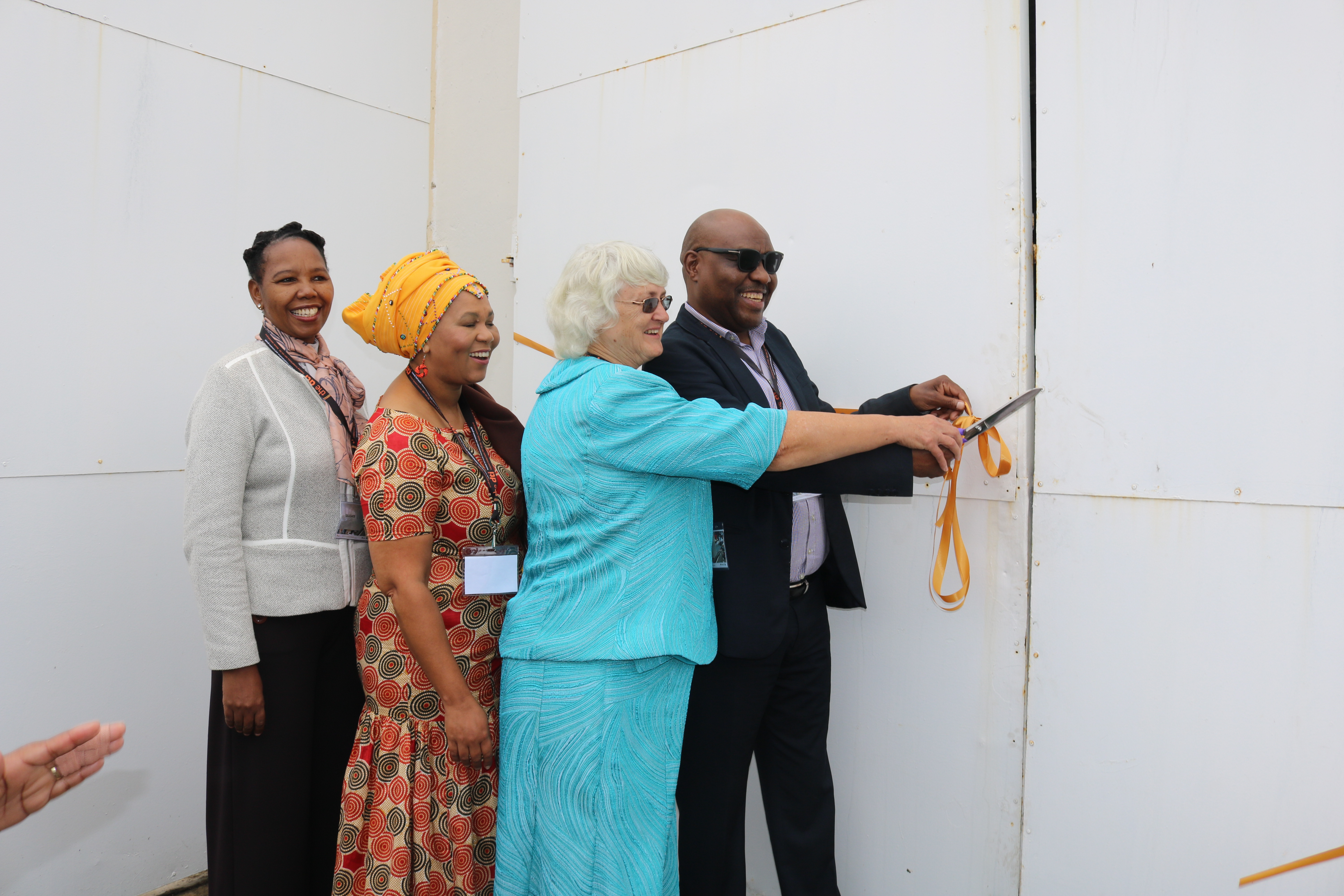 Above: The dti Deputy Minister, Lovedale Acting Principal, DHET Represantative and Lovedale Academic staff cut the ribbon.